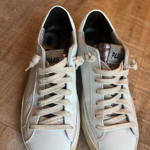 Great, used condition. Minimal wear.